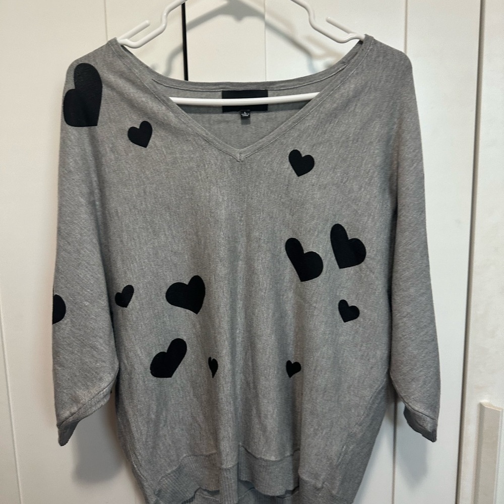 Premise Sweater - Heart Design - size L